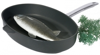 Contacto Oval Fish Pan, coated for induction use