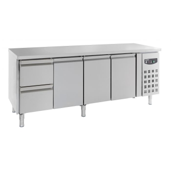 700 REFRIGERATED TABLE 3 DOORS AND 2 DRAWERS