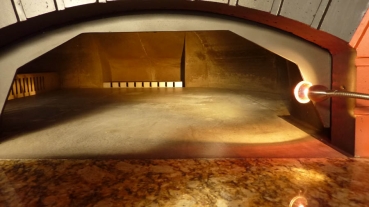 Hybrid pizza oven MIX120V with wood and gas, brick style, 135 pizzas á Ø 30 cm per hour, fixed & unheated baking surface, weight 1,950 kg
