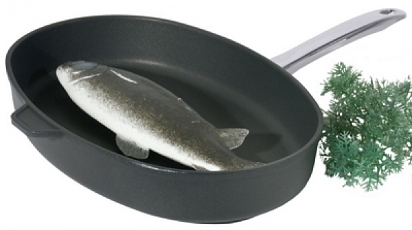 Oval Fish Pan, 8/10 stainless steel handle