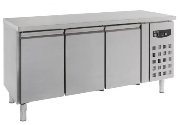 700 REFRIGERATED COUNTER 3 DOORS