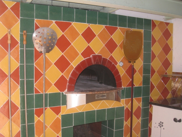 Wooden pizza oven D140S, metal dome, 150 pizzas á Ø 30 cm per hour, fixed & unheated baking surface, weight 1.700 kg
