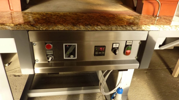 Hybrid pizza oven MIX120V with wood and gas, brick style, 135 pizzas á Ø 30 cm per hour, fixed & unheated baking surface, weight 1,950 kg