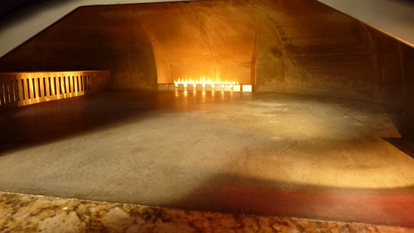 Hybrid pizza oven MIX120V with wood and gas, brick style, 135 pizzas á Ø 30 cm per hour, fixed & unheated baking surface, weight 1,950 kg