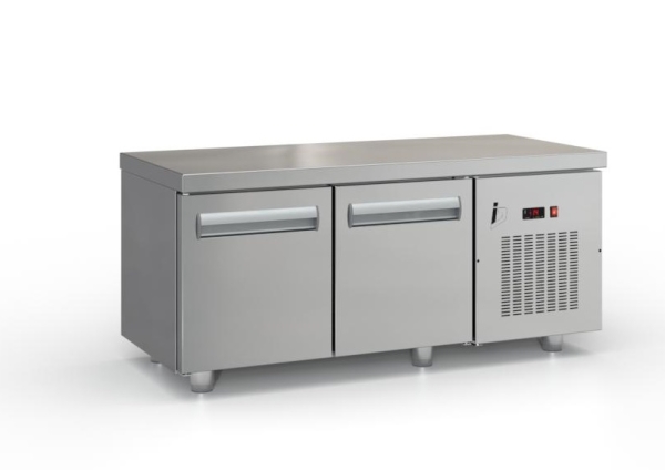 Cooling table with doors and compressor right (135x70 cm) in silver color