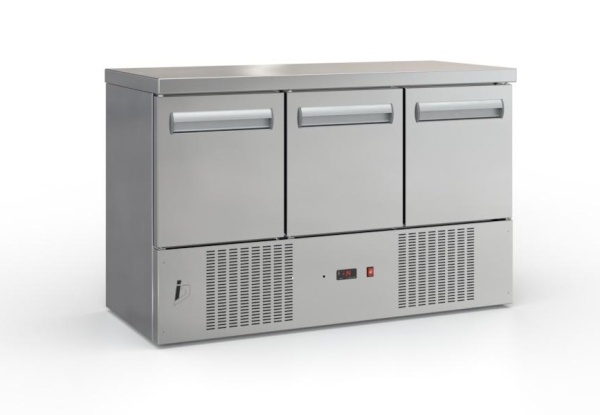 Refrigerated counter with floor compressor (135x70 cm) in the color silver