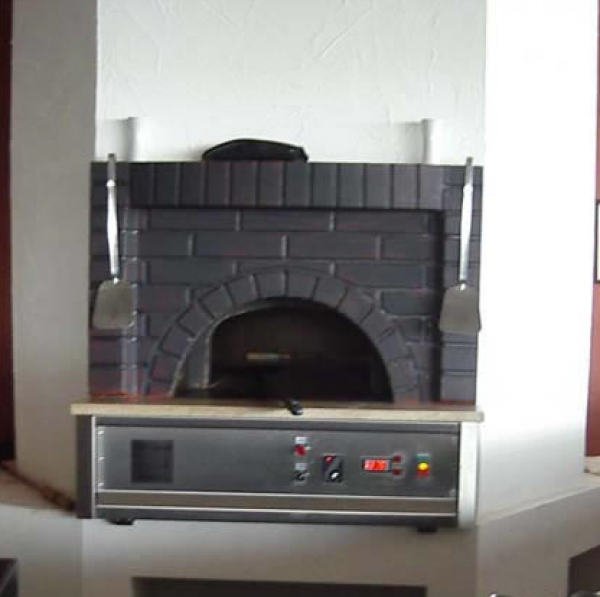 Gas pizza oven G140C-B0, brick style, 150 pizzas á Ø 30 cm per hour, fixed & unheated baking surface, weight 1,800 kg
